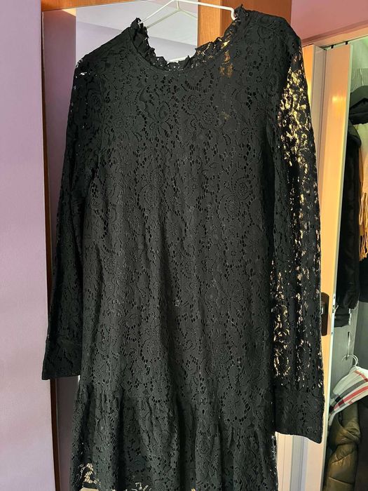 Czarna koronkowa sukienka z podszewką