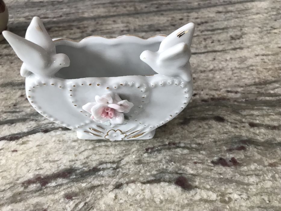 Figurki z porcelany na drobiazgi