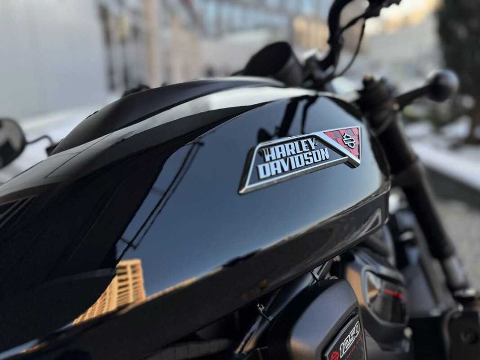 Мотоцикл Harley-Davidson 2025 Sportster S колір Vivid Black новий