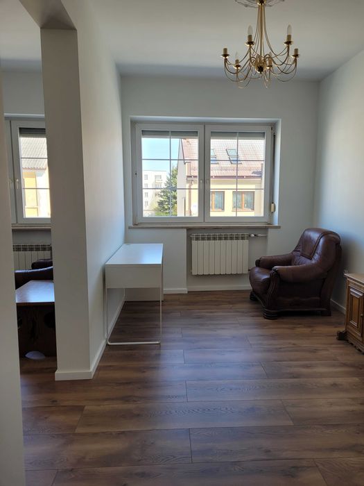 Lokal- biuro, usługi w centrum Końskich 106 m2, pierwsze piętro.