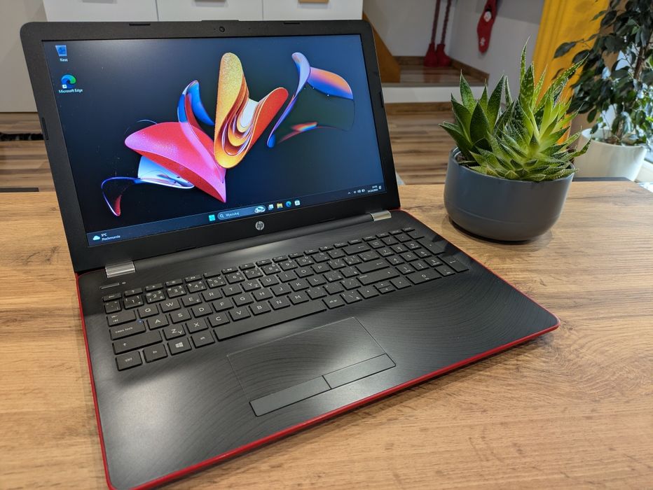 Laptop HP, AMD A9, R5, 8gb RAM 256Gb SSD.