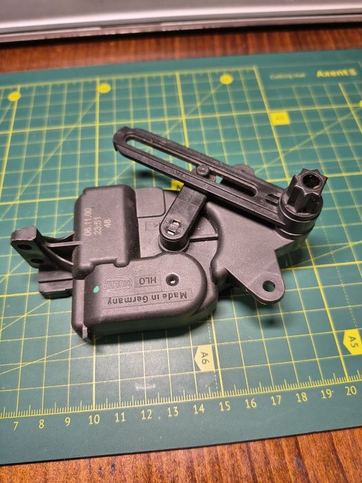 Моторчик пічки (заслонки рециркуляції V71) на Golf 4 (1J0 907 511)