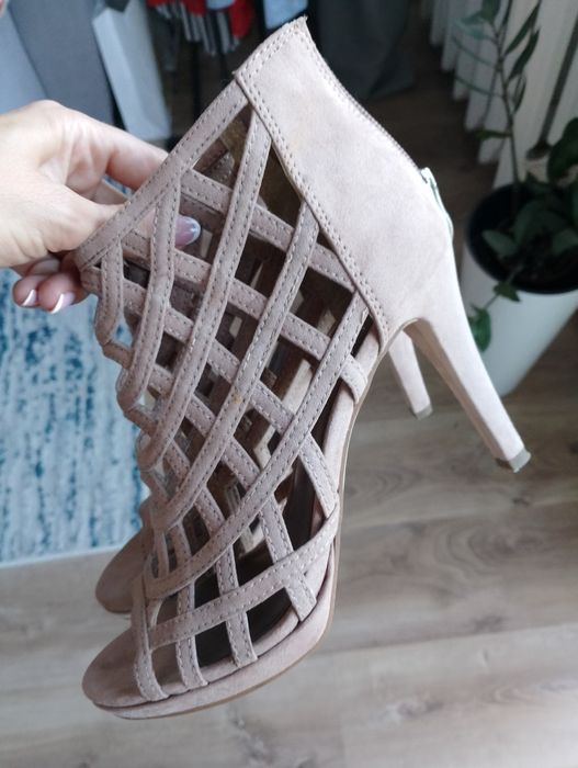 Buty na obcasie rozmiar 38