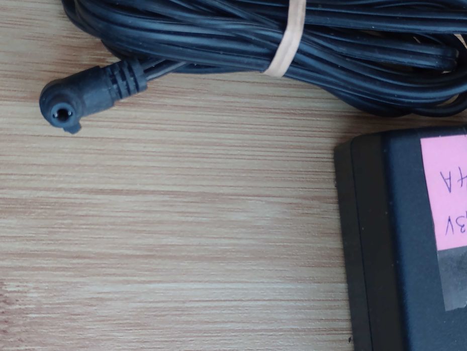 2 адаптери живлення для планшетiв 9.3V/4A та 8V/3.6A