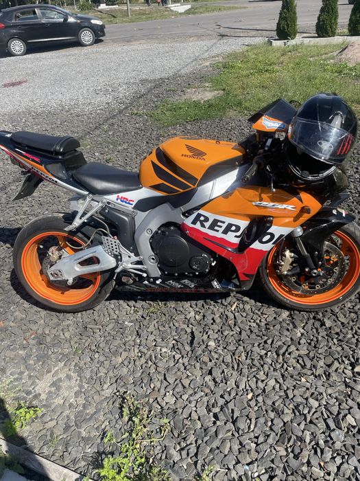 Продам мотоцикл Honda cbr 1000rr