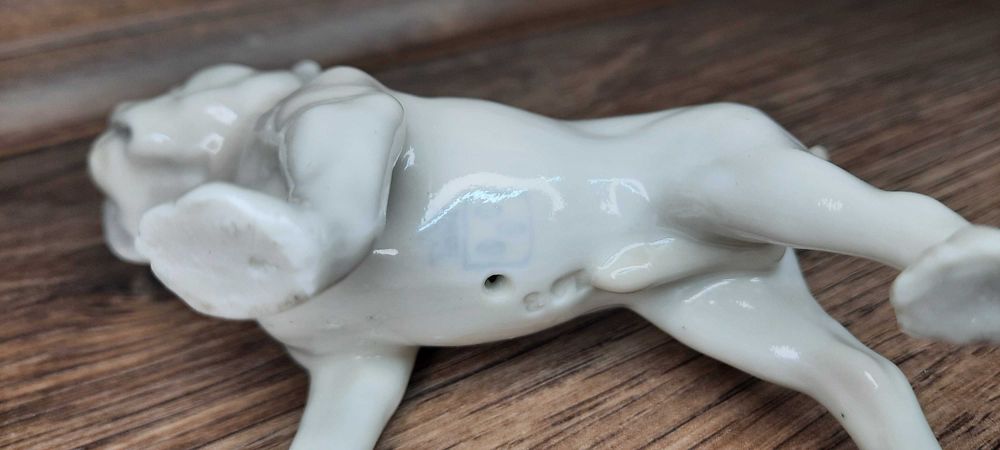 Статуэтка " Бульдог " Plaue Schierholz Германия.