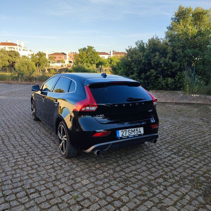 Volvo V40 R design