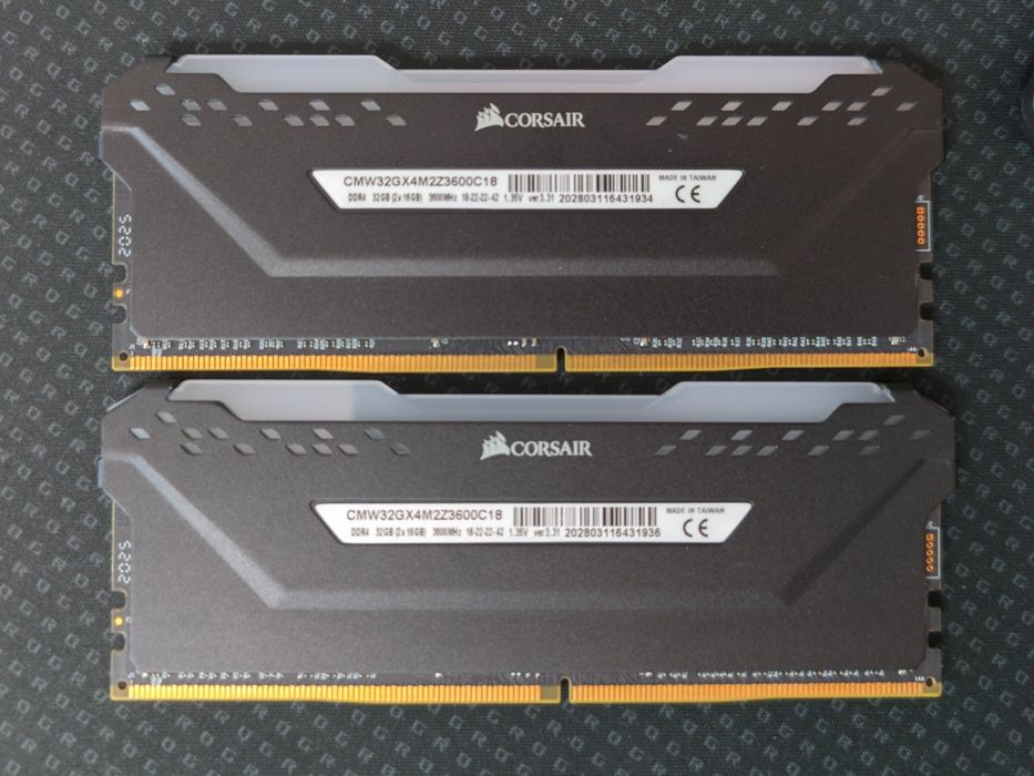 Corsair VENGEANCE® RGB PRO 32 ГБ (2 x 16 ГБ) DDR4 DRAM 3600 МГц C18