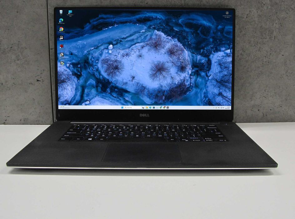 Dell Precision 5520 i7 7th 16GB dysk 256SSD Nvidia Quadro Windows 11