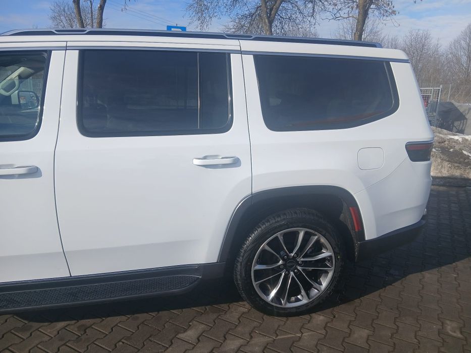 Samochód Jeep Wagoneer