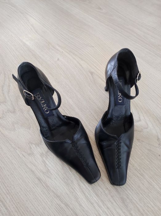Buty Ryłko 33,5 pantofle obcas czarne