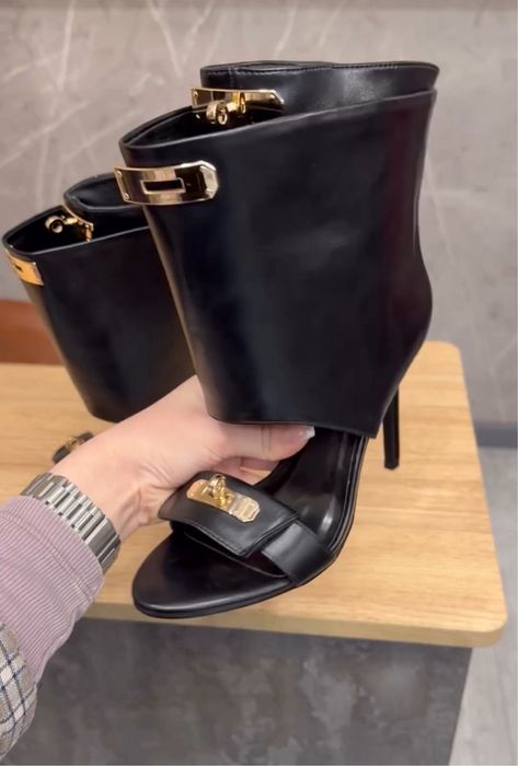 Шкіряні босоніжки тренд 2026