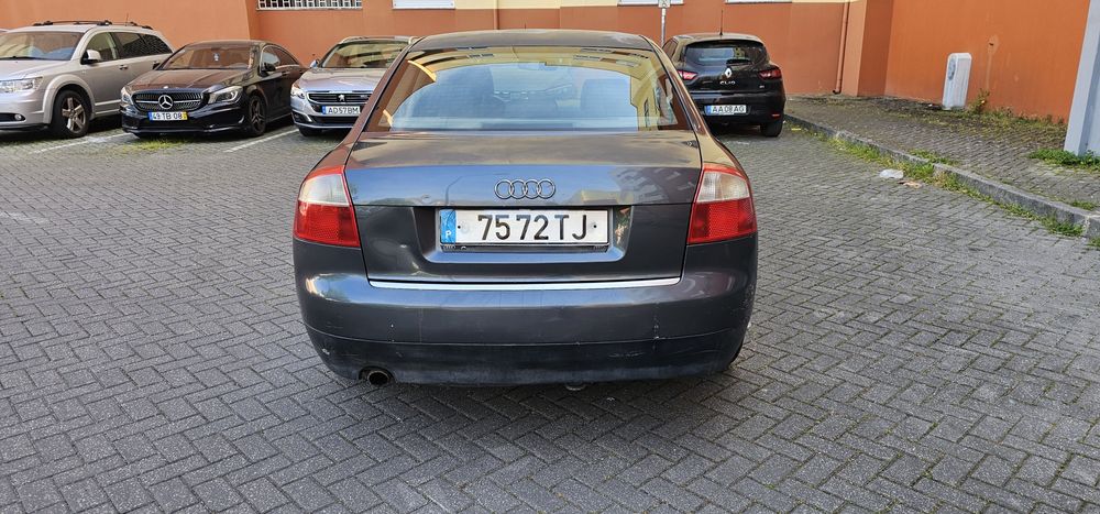 Audi A4 1.6 gasolina impecável 02