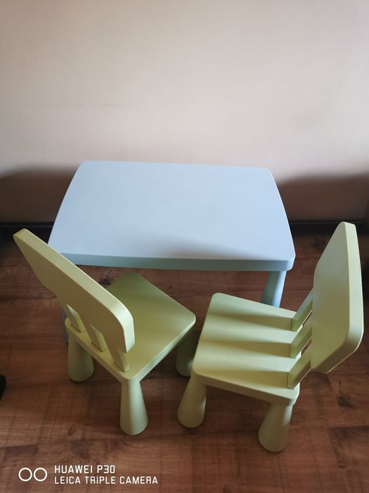 Stolik i krzesełka dla dzieci