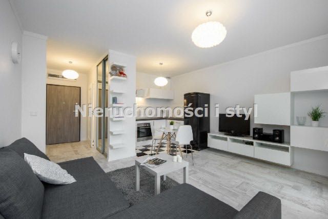 Przy Placu Dominikańskim studio na wynajem balkon/ parkowanie za szlabanem. Wrocław ulica Dąbrowskiego 24