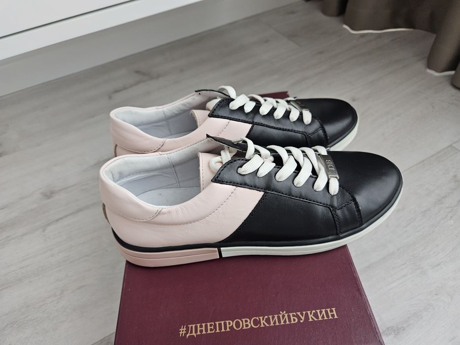 Женские кожаные кроссовки