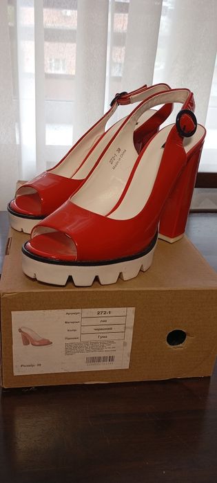 Босоніжки L.Carvari 39