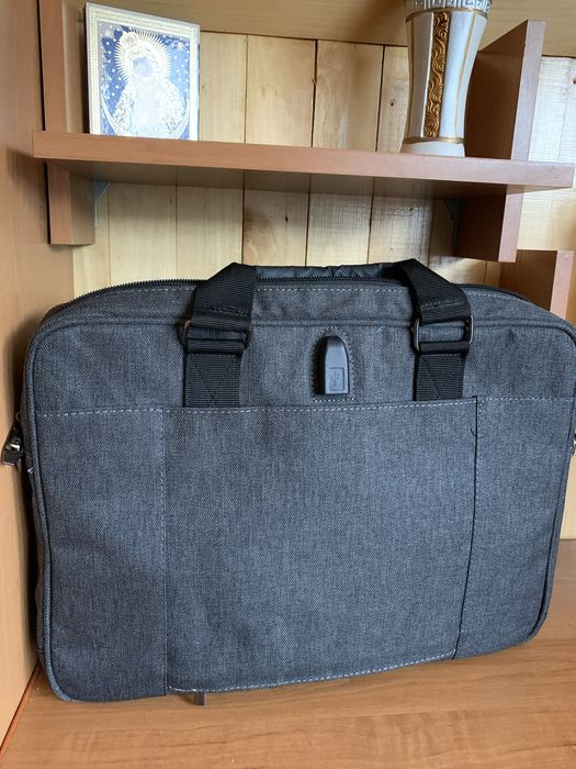 Сумка сіра фірми”hp” для ноутбука 15.6 дюймів нова роз. 40*30*5 см