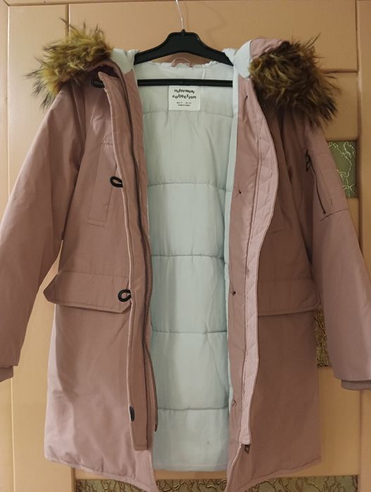 Продам зимний пуховик  с капюшоном