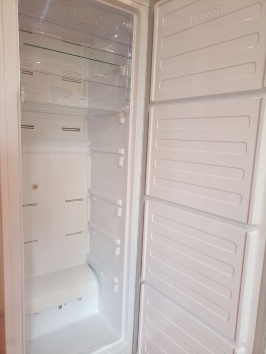 Морозильна камера beko