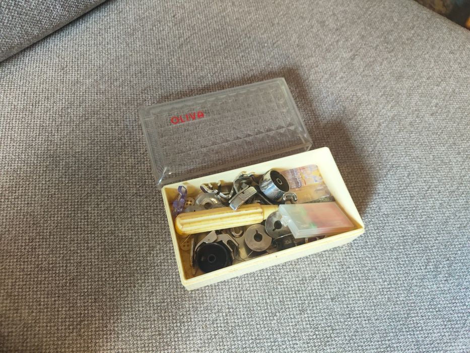 Oliva - Máquina de costura