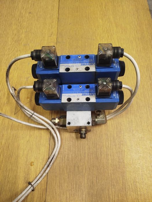 Rozdzielacz hydrauliczny vickers 24 V