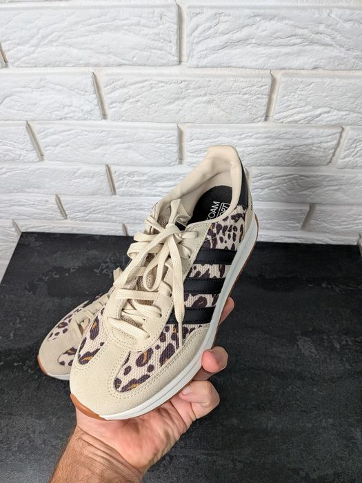 Жіночі кросівки adidas Run 70s 2.0, розмір 39/24,5 адідас