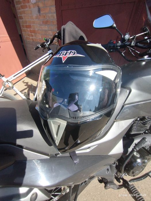 Мотоциклетний шолом модуляр з вбудованими очками. Розмір від 54 до 60