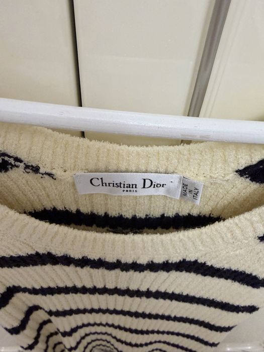 Продам светр Cristian Dior