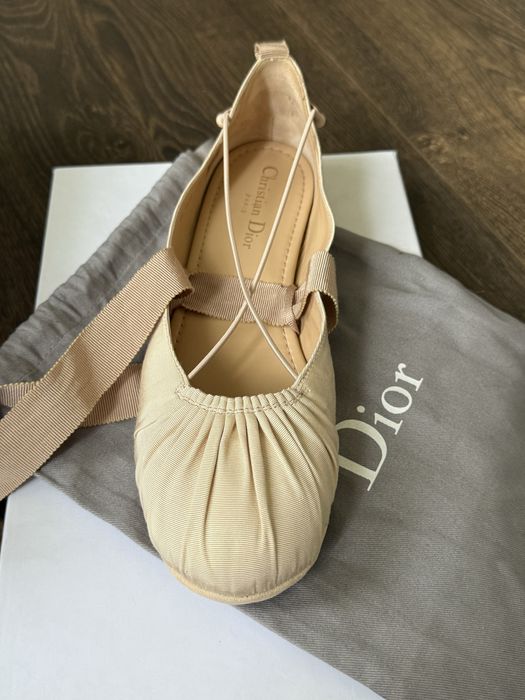 Балетки Dior бежеві ( нові)
