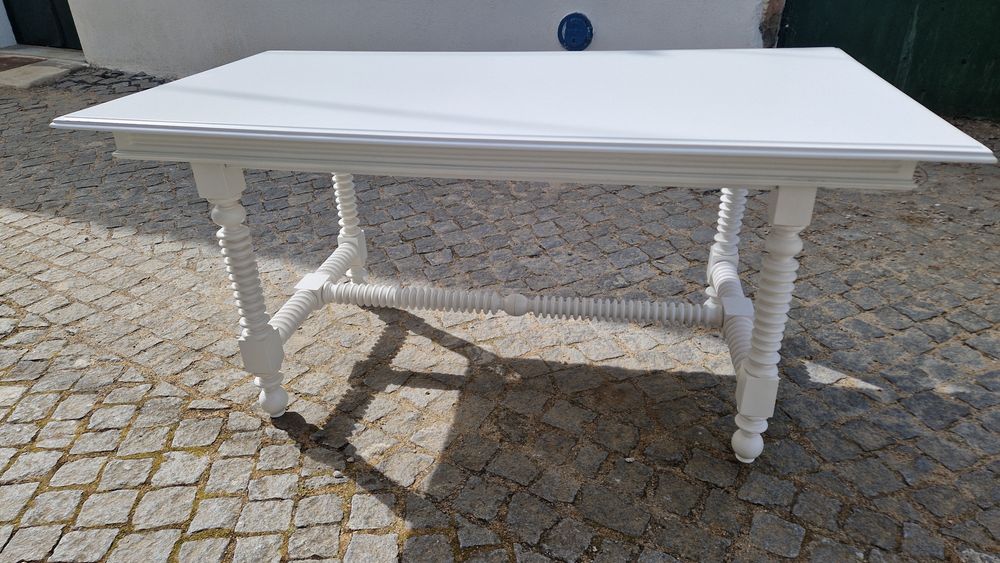 Mesa de jantar antiga restaurada / lacada a branco + 6 cadeiras estilo clássico