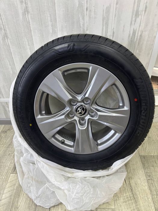 Комплект дисків та гуми на Toyota Rav 4 2025