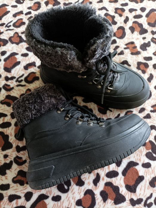 Зимові кросівки жіночі