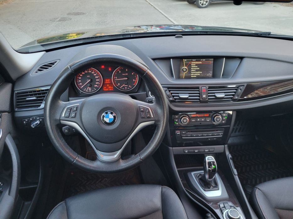 BMW X1 Sdrive 18d  caixa automática 8 velocidades motor  2.0