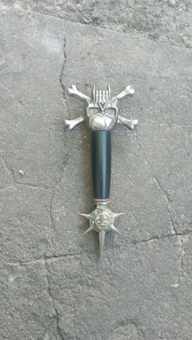 Продам рукоядку до меча або кенжала. Сам незнаю.