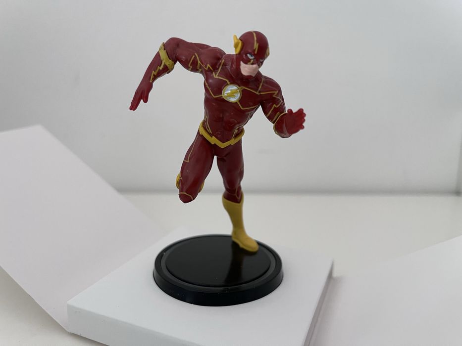 Bonecos DC Comics na Caixa