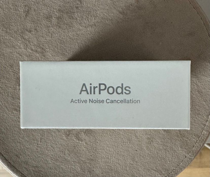 AirPods 4 z aktywną redukcją hałasu