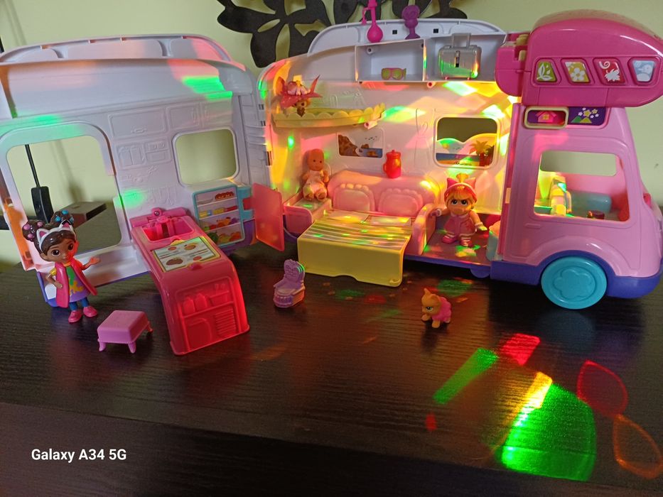 Kamper multimedialny magiczny dla lalek