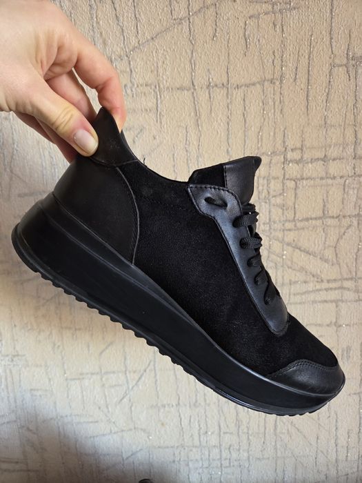 Кросівки жіночі 38р. шкіра, замш , ботінки, чоботи, туфлі