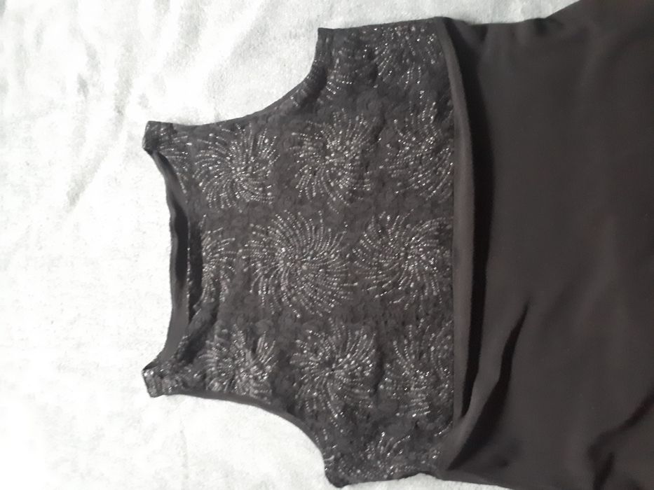 Długa czarna sukienka w rozmiarze S.