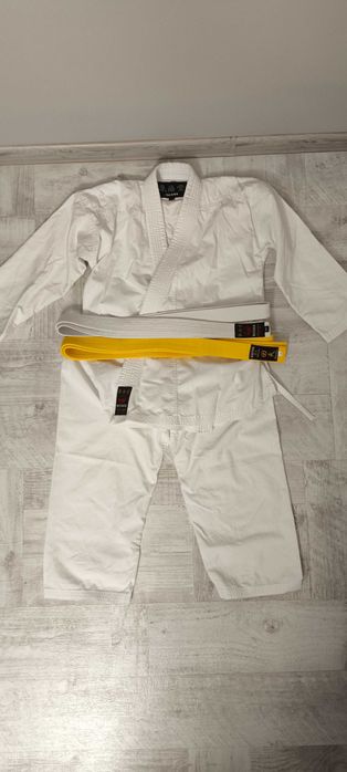 Karategi Tokaido Nissaka Kimono Karate + 2 pasy.