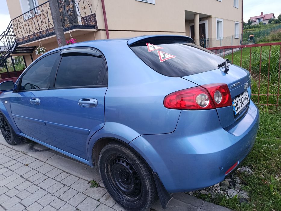 Продам автомобіль Шевроле лачеті