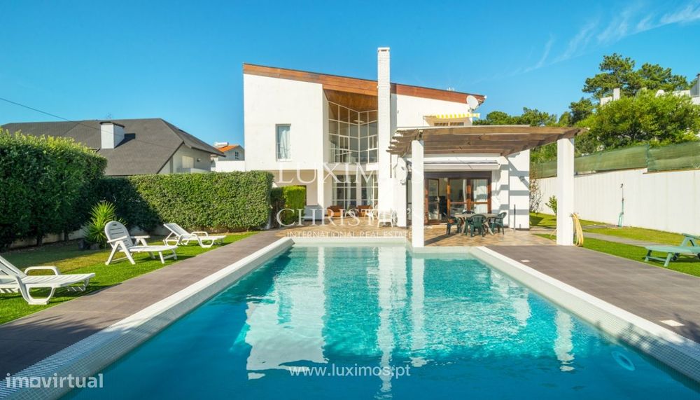 Detached house with garden and swimming pool for sale near Miramar Beach