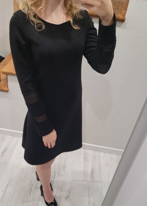 Piękna I elegancka czarna sukienka z koronką