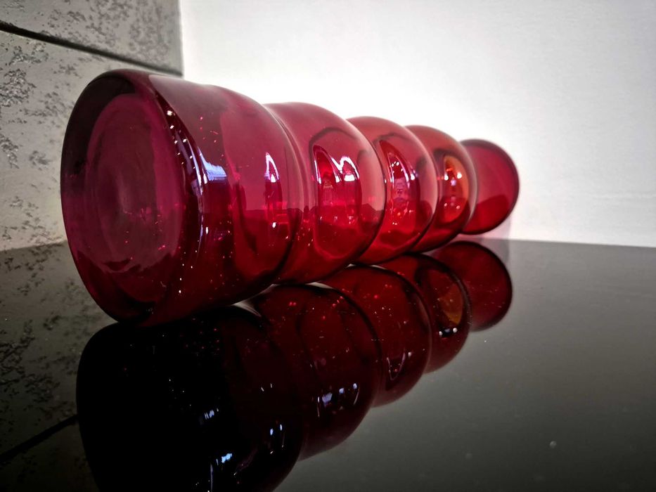 Wazon bałwanek Krawczyk huta Sudety rubinowy  szkło kolorowe RETRO