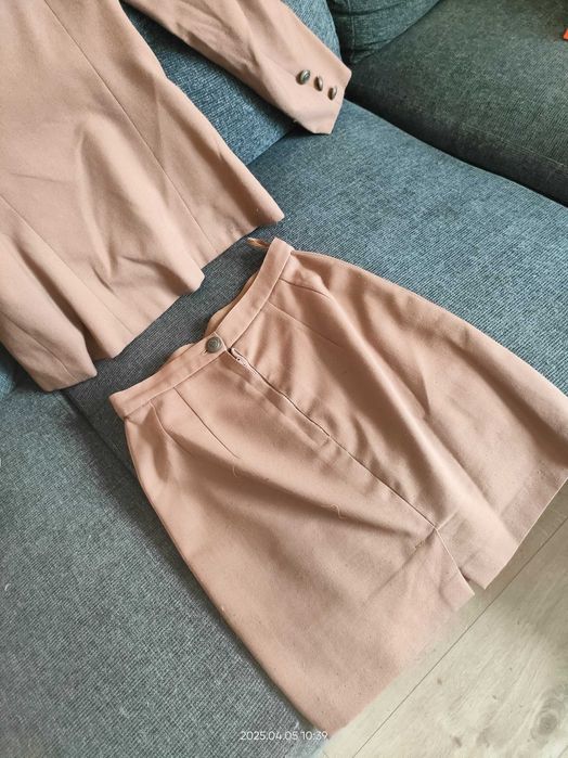 ELEGANCKI_Garnitur / Damski_Beż / Kakao_Zjawiskowy_36_Okazja