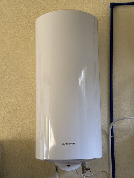 Termoacumulador como novo 200 litros Ariston, impecável, comprado no Leroy, com fatura, há 4 meses