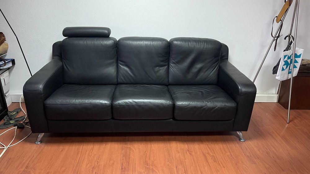 Sofa Pele Genuina Preto e Aluminio em Excelente Estado