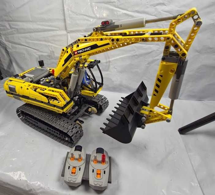 LEGO Technic 8043 Motorized Excavator – Gwarancja = Zakup bez ryzyka + 24 Figurki