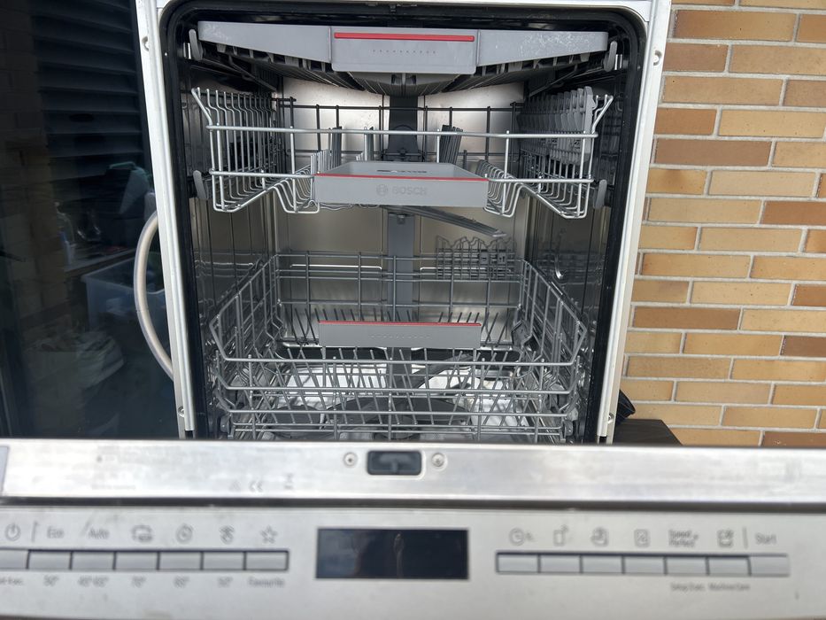 Máquina de lavar loiça Bosch SilencePlus Série 6 – Inox – Excelente estado